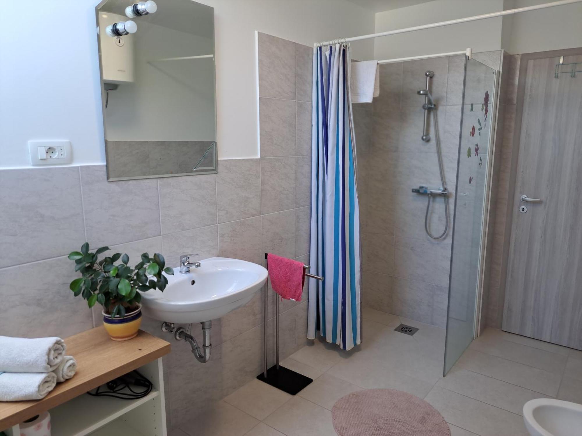 Apartments Bukor With Seasonal Pool Lukovica pri Domzalah Екстер'єр фото